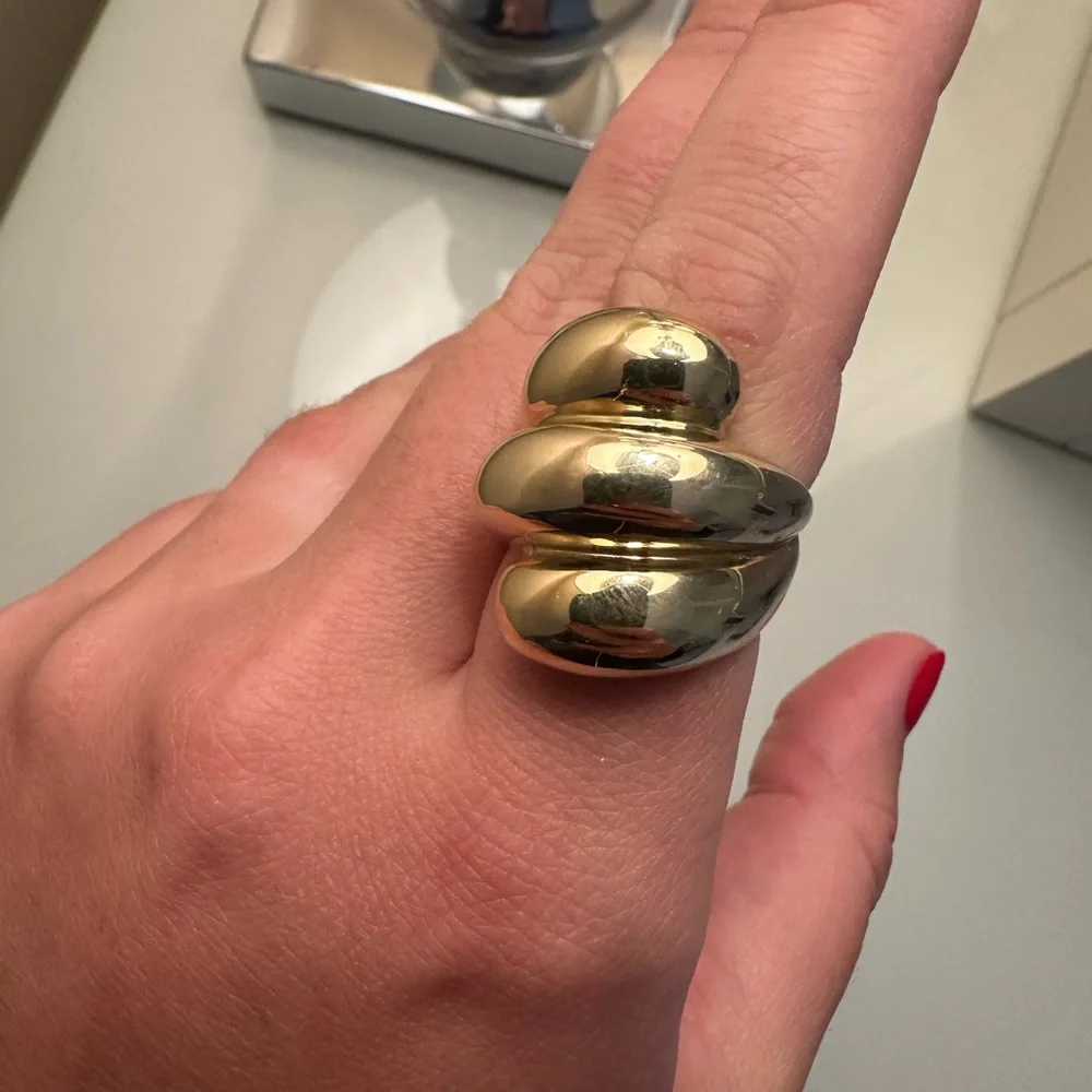 SOLD! 17.6 Grams Solid 14k Gold Swirl Cocktail Ring - Picture 11 of 16